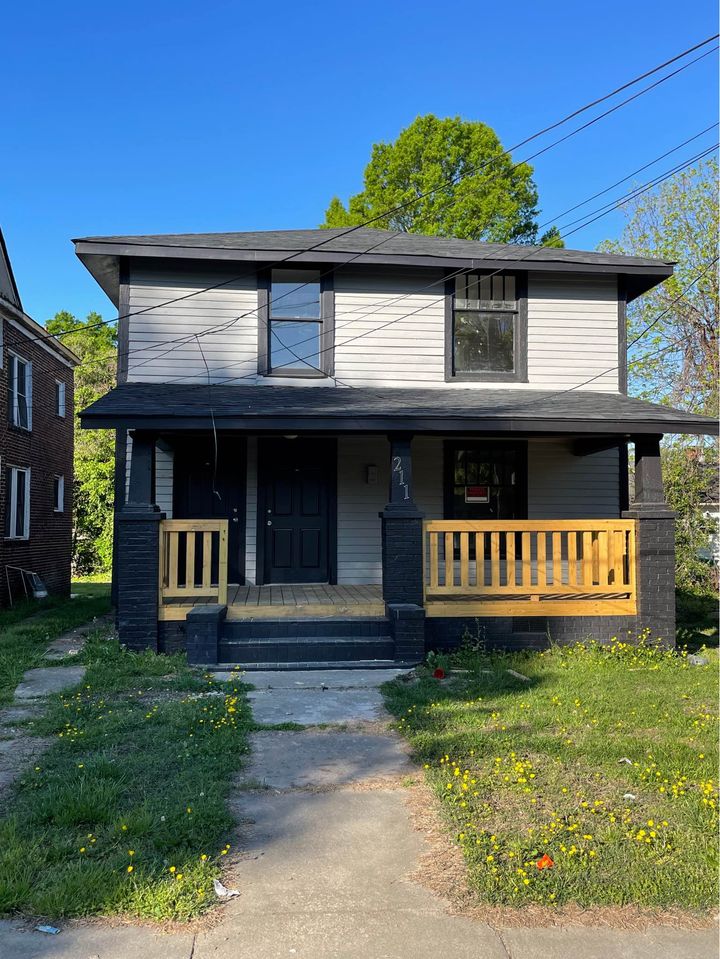 211 Oakwood Street - B